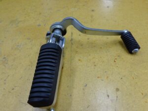 FZ8N voetsteun links voor