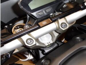 MT09 TRACKER STUURSTANG KIT